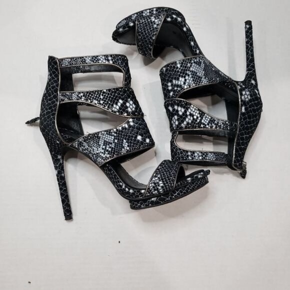 BCBGMaxAzria Freeda Cutout Studded Sandals Size 7.5 B - Picture 12 of 14